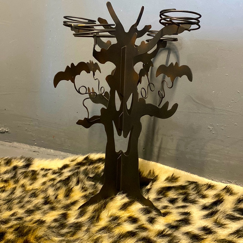 🆕Spooky Metal Tree Tea Light Holder